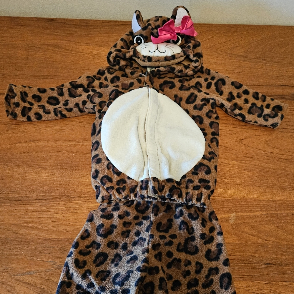 Old Navy Leopard Halloween costume, EUC 6-12 mos.